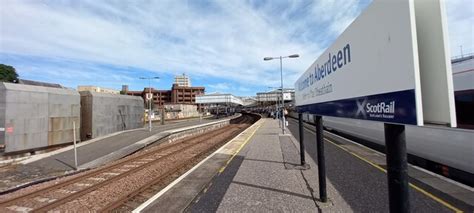 Aberdeen railway station © Mike Pennington cc-by-sa/2.0 :: Geograph Britain and Ireland