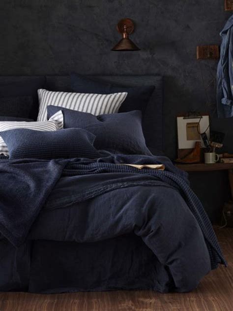 37 Inspiring Navy Blue Bedroom Decor Ideas You Should Copy - SWEETYHOMEE