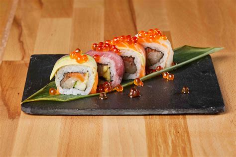 Rainbow Roll 4 pcs - 110 gr - SushiRoom