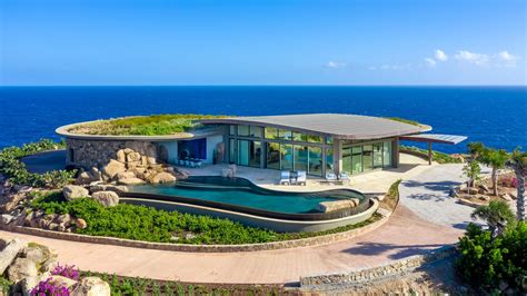 7 Luxurious Homes for Sale With Breathtaking Infinity Pools | Architectural Digest