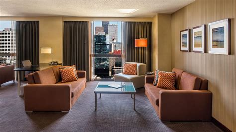 Urban Downtown Chicago Hotel Riverwalk | Hyatt Regency Chicago