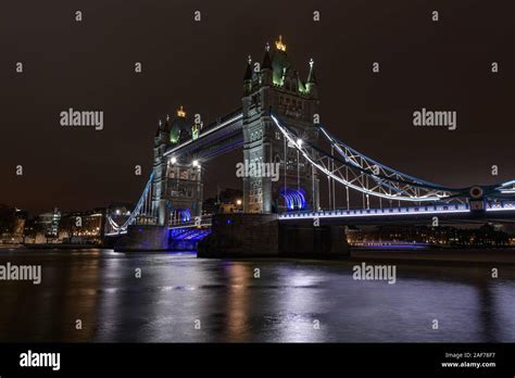 Tower Bridge, London at Night Stock Photo - Alamy