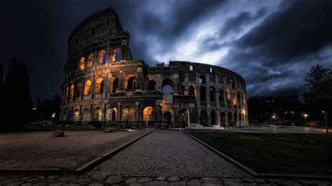 Colosseum at night (Rome) - backiee