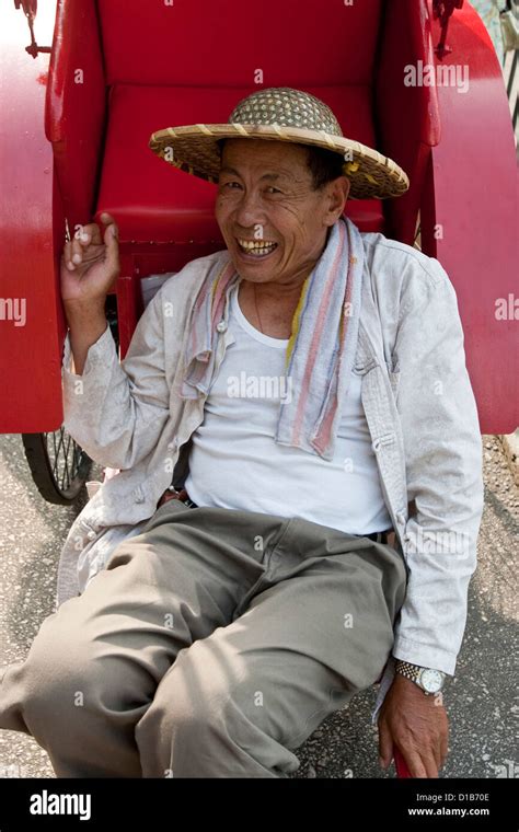 Rickshaw Driver, Victoria Peak, Hong Kong, China Stock Photo - Alamy