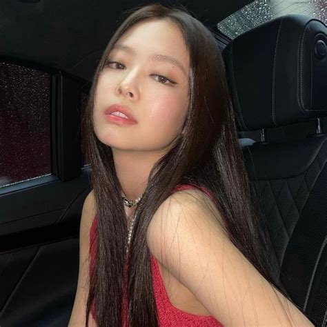 Is Blackpink’s Jennie's face quite generic and is more sought after than Jisoo's? There are a ...