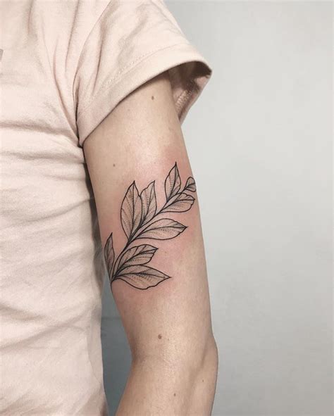 @𝐬𝐮𝐠𝐚_𝐧_𝐜𝐫𝐞𝐚𝐦 | Leaf tattoos, Vine tattoos, Body art tattoos