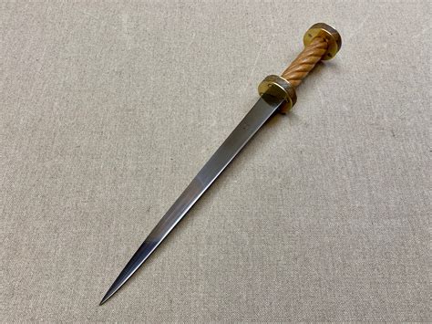 Twisted medieval rondel dagger 14thC-15thC TC29 – Tod Cutler