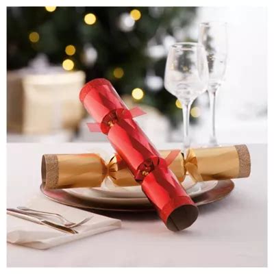 Buy Tesco Luxury Matt Red And Gold Christmas Crackers, 6 pack from our All Christmas range - Tesco