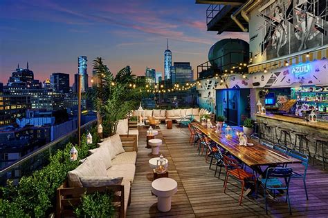 Best Hotel Rooftop Bars in NYC for a Bachelor Party | Rooftop bars nyc, Rooftop bar design ...