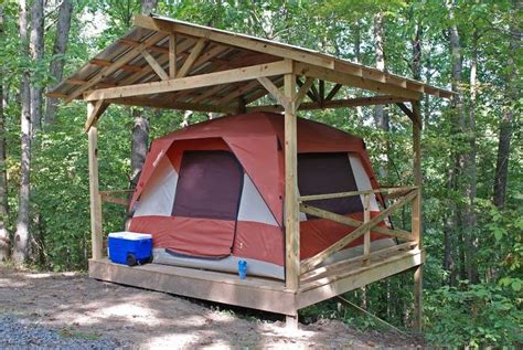 A tent on a platform! Good for winter camping maybe? | Tent, Tent platform, Tent glamping