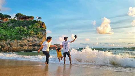 19 Pantai Terindah di Jogjakarta Cantik, Eksotis, Favorit Wisatawan