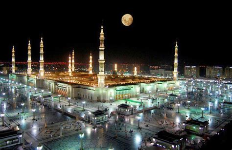 Photos-of-Madina-A-dreamy-night-view-of-Masjid-an-Nabawi-Madina-with-full-moon-overhead-Pictures ...