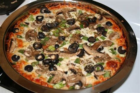 Copycat Pizza Hut Original Pan Pizza Recipe | CDKitchen.com