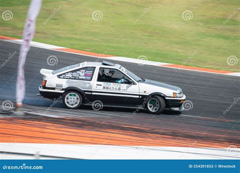 Toyota Corolla Sprinter Trueno AE86 Practicing Drifting Techniques on ...