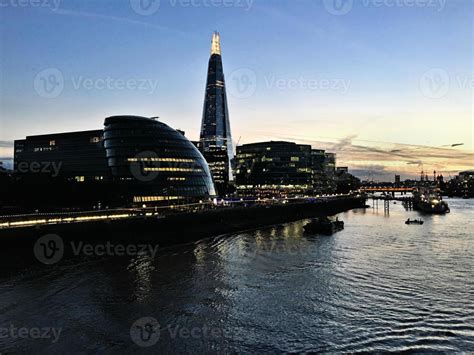 A view of the River Thames at night 14792204 Stock Photo at Vecteezy