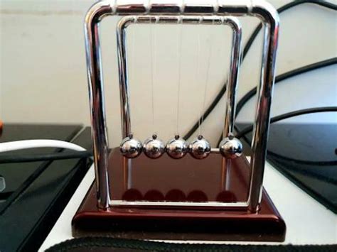 Mini Newton's Cradle Desk Toy - Physics Demonstrator – Sage & Sill