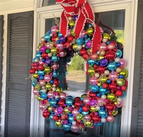 A Breathtaking Jumbo Christmas Ball Wreath in 3 Easy Steps | Hometalk