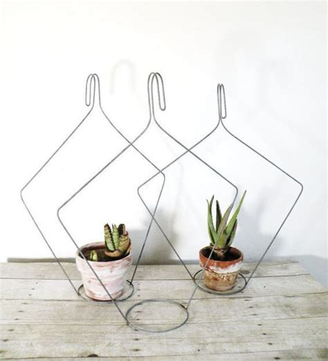 15 Ways to Repurpose Wire Hangers Wire Hanger Crafts, Wire Hangers, Planta Mimosa, Indoor Garden ...