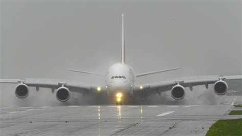 A380 Emirates Landing Crosswind