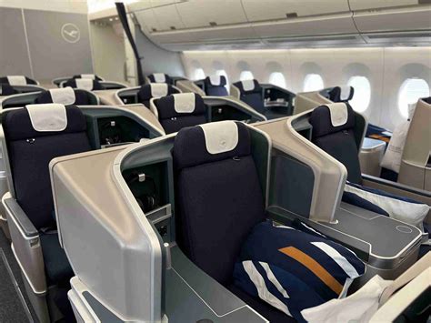 What to Expect Inside Lufthansa's First Boeing 787 Dreamliner | FlightChic