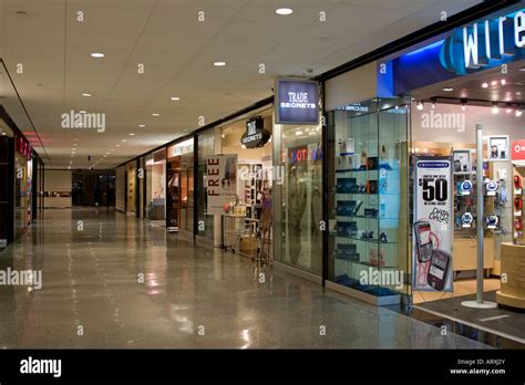 (PATH) - Underground Shopping Complex - Toronto Dominion Centre ...