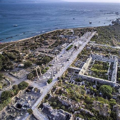 Tyre and its ancient ruins by @riseabovelebanon #tyr #tyre #livelovetyre