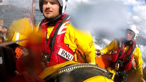 Fowey RNLI lifeboats rescue paddleboarders on rocks | RNLI