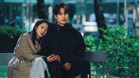 4 most popular Korean dramas on Netflix you must watch if you haven't caught up with the trend yet