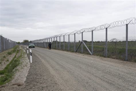 Fence at Hungary-Serbia border completed with secondary line of defence ...