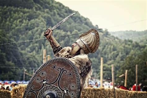 Dacian warrior | Ancient warfare, Warrior, History