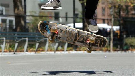 How to Heelflip on a Skateboard - Howcast