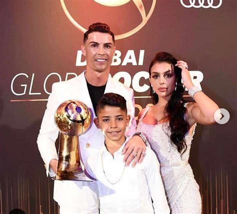 Ronaldo turns up with family, wins Best Player of the Year award at ...