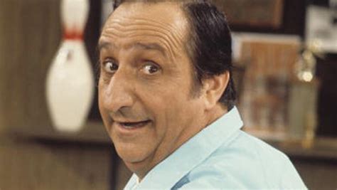 "Odd Couple" actor Al Molinaro dies at 96 - CBS News