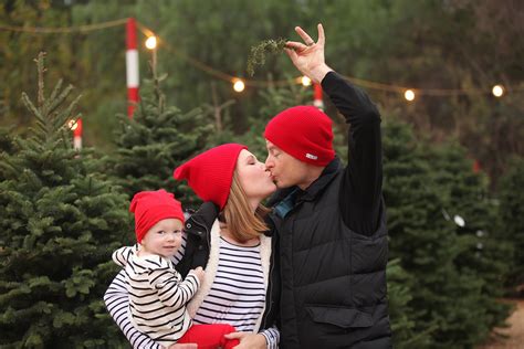 Easy Family Christmas Pictures Outfits: Our Favorites - Lipgloss and Crayons