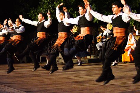 Traditionelle griechische Tänze im Dora Stratou Tanztheater