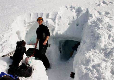 How to Build A Snow Cave to Keep Warm - Snow Addiction - News about Mountains, Ski, Snowboard ...