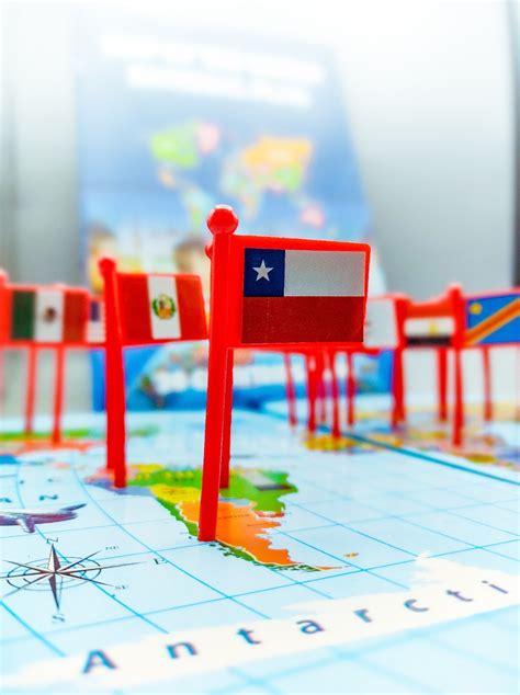 Wooden World Map With Recognition Flags – 30 Countries - Grab Ease