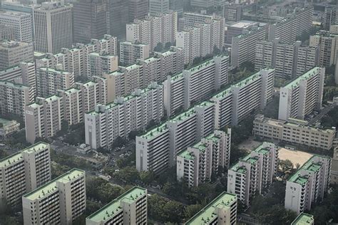 Apartment buildings in Seoul, South Korea [3000x2000] : UrbanHell