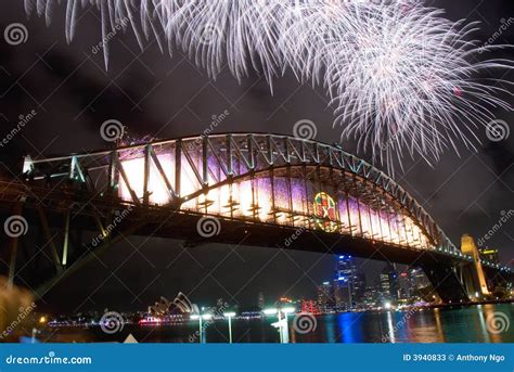 Sydney Harbour Bridge New Year Fireworks Stock Image - Image of firework, attraction: 3940833