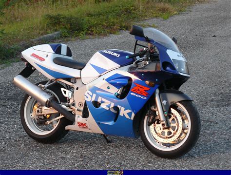 1998 Suzuki GSX-R 600 - Moto.ZombDrive.COM