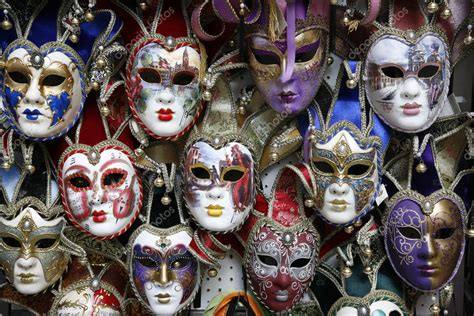 Carnival masks Venice – Stock Editorial Photo © ABCDK #5902597