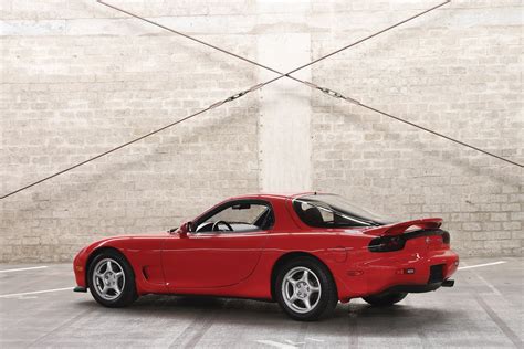 Mazda RX-7 – The Twin-Turbo Rotary Powerhouse