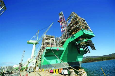 Sarawak to take 10% stake in Petronas LNG facility