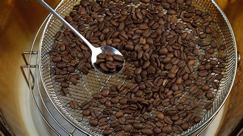 4 Ways to Roast Coffee Beans - wikiHow