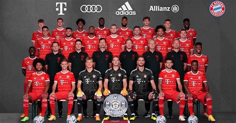 Download now: The official FC Bayern team photo