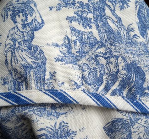 Waverly Blue White Toile Valance Curtain by MomsantiquesNthings