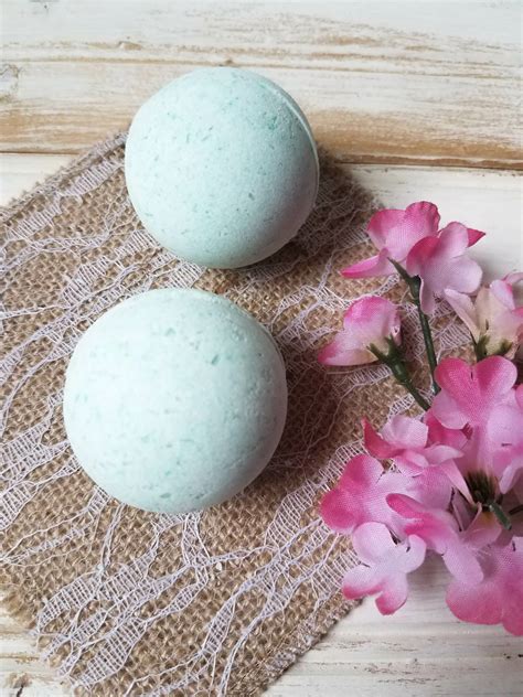 Easy DIY Bath Bombs Recipe With Peppermint Essential Oils