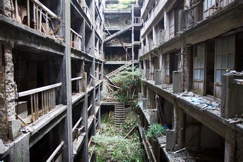 Abandoned Island - Hashima, Japan [1024x683] : r/AbandonedPorn