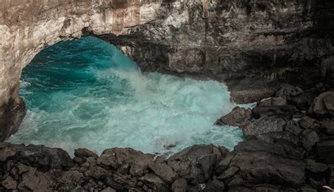 Pantai Karang Bolong, Spot Sunrise dan Sunset Terindah di Pacitan