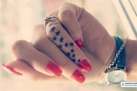 Amazing Finger Tattoos - Women Styler